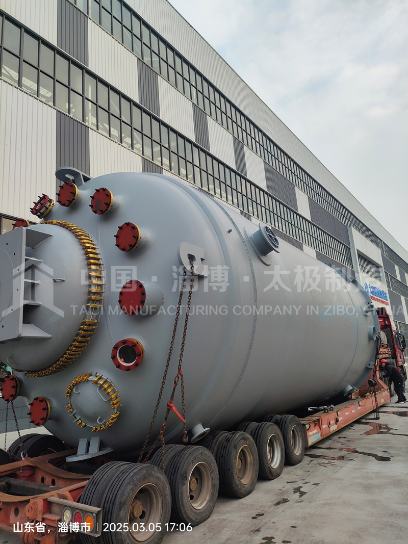 太極 8 萬升大型搪玻璃反應釜完成發(fā)貨 彰顯制造實力